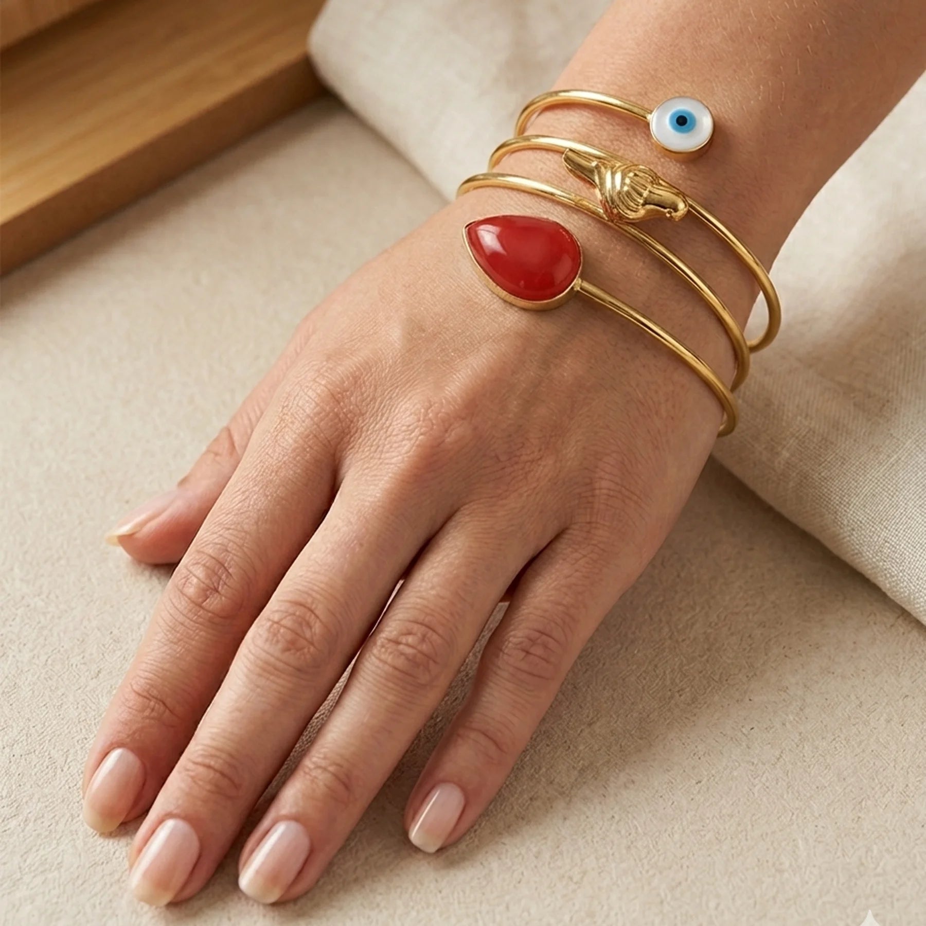 Eye Catcher Bracelet