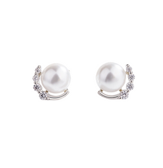 Pearl Glow Stud Earrings